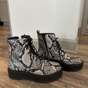 NWT Topshop Brazen Snake Print Boots - size 10.5 - chunky platform